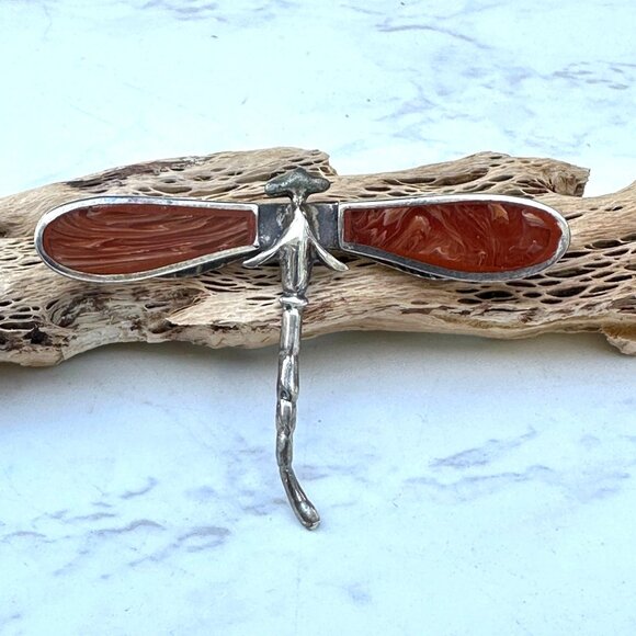 Sterling Silver Dragonfly Brooch With Carnelian Wing Inlay & Etched Detail - Picture 1 of 6